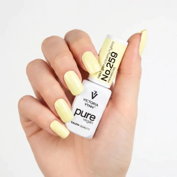 Pure Vegan Creamy Hybrid 259 Primrose manicura amarilla con esmalte Victoria Vynn