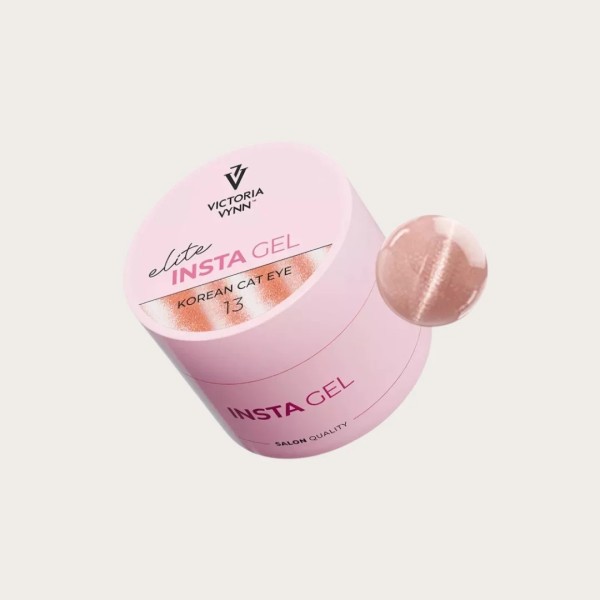 Insta Gel 13 Korean Cat Eye de Victoria Vynn en gel constructor rosa nude efecto cat eye